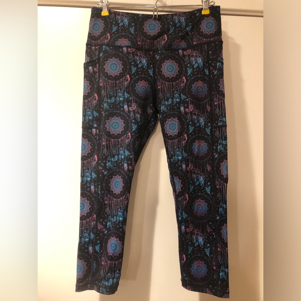 CVG Dreamcatcher capris size medium